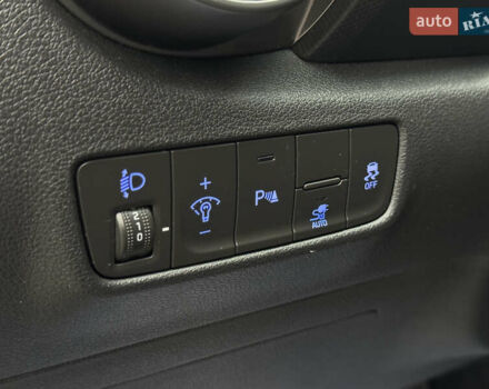 Серый Хендай Kona Electric, объемом двигателя 0 л и пробегом 50 тыс. км за 18500 $, фото 45 на Automoto.ua