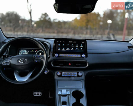 Серый Хендай Kona Electric, объемом двигателя 0 л и пробегом 80 тыс. км за 20700 $, фото 71 на Automoto.ua