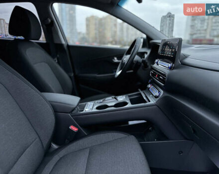 Сірий Хендай Kona Electric, об'ємом двигуна 0 л та пробігом 55 тис. км за 18500 $, фото 38 на Automoto.ua