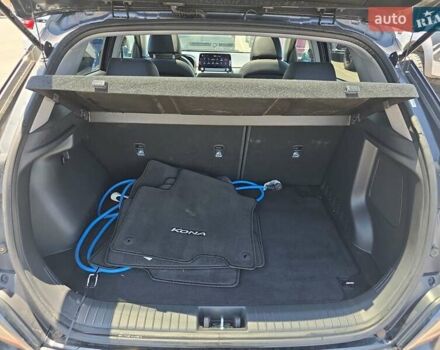 Серый Хендай Kona Electric, объемом двигателя 0 л и пробегом 31 тыс. км за 15000 $, фото 6 на Automoto.ua