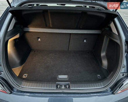 Сірий Хендай Kona Electric, об'ємом двигуна 0 л та пробігом 55 тис. км за 18500 $, фото 44 на Automoto.ua