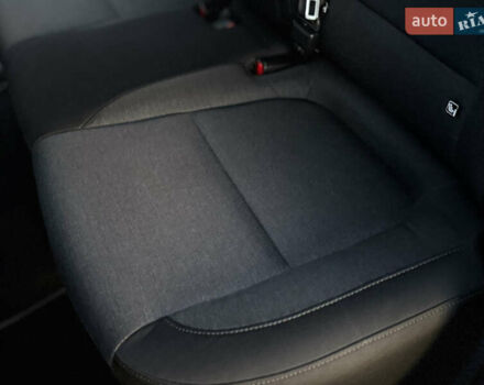 Серый Хендай Kona Electric, объемом двигателя 0 л и пробегом 80 тыс. км за 20700 $, фото 82 на Automoto.ua