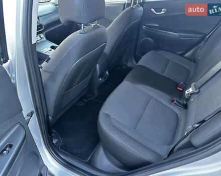 Серый Хендай Kona Electric, объемом двигателя 0 л и пробегом 55 тыс. км за 22000 $, фото 23 на Automoto.ua