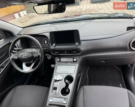 Сірий Хендай Kona Electric, об'ємом двигуна 0 л та пробігом 112 тис. км за 18999 $, фото 32 на Automoto.ua