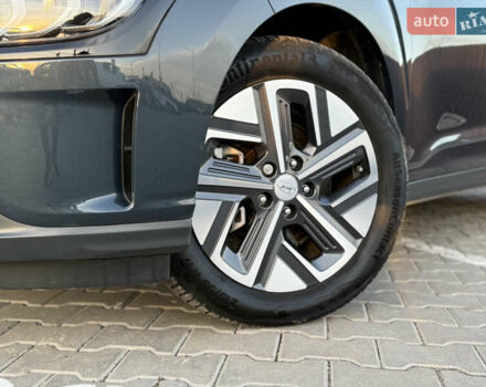 Сірий Хендай Kona Electric, об'ємом двигуна 0 л та пробігом 41 тис. км за 18650 $, фото 6 на Automoto.ua