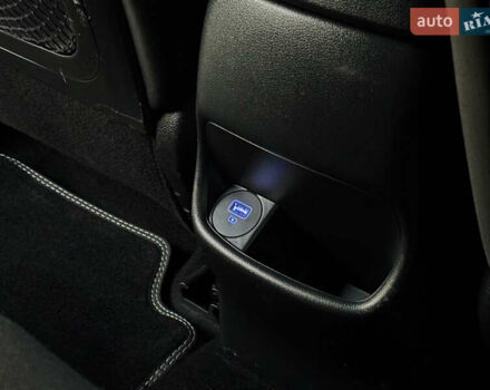 Серый Хендай Kona Electric, объемом двигателя 0 л и пробегом 80 тыс. км за 20700 $, фото 79 на Automoto.ua