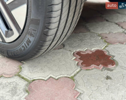 Серый Хендай Kona Electric, объемом двигателя 0 л и пробегом 112 тыс. км за 18999 $, фото 46 на Automoto.ua