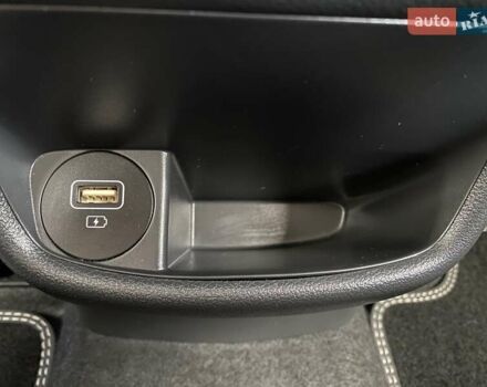 Серый Хендай Kona Electric, объемом двигателя 0 л и пробегом 115 тыс. км за 20600 $, фото 64 на Automoto.ua