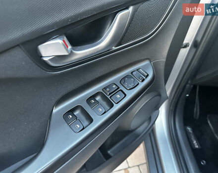 Серый Хендай Kona Electric, объемом двигателя 0 л и пробегом 55 тыс. км за 23500 $, фото 16 на Automoto.ua