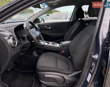 Серый Хендай Kona Electric, объемом двигателя 0 л и пробегом 115 тыс. км за 20600 $, фото 26 на Automoto.ua