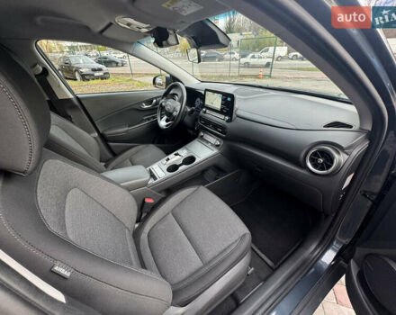 Сірий Хендай Kona Electric, об'ємом двигуна 0 л та пробігом 48 тис. км за 17500 $, фото 43 на Automoto.ua