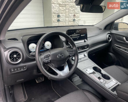 Серый Хендай Kona Electric, объемом двигателя 0 л и пробегом 57 тыс. км за 16790 $, фото 13 на Automoto.ua