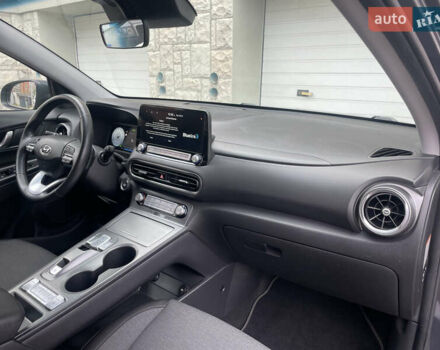 Серый Хендай Kona Electric, объемом двигателя 0 л и пробегом 57 тыс. км за 16790 $, фото 21 на Automoto.ua