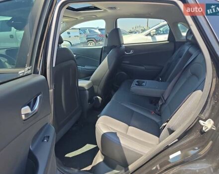 Серый Хендай Kona Electric, объемом двигателя 0 л и пробегом 31 тыс. км за 15000 $, фото 11 на Automoto.ua