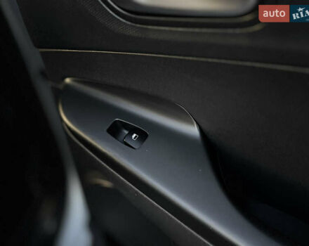 Серый Хендай Kona Electric, объемом двигателя 0 л и пробегом 80 тыс. км за 20700 $, фото 74 на Automoto.ua