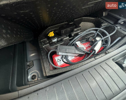 Сірий Хендай Kona Electric, об'ємом двигуна 0 л та пробігом 48 тис. км за 17500 $, фото 41 на Automoto.ua