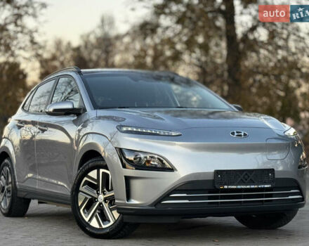Серый Хендай Kona Electric, объемом двигателя 0 л и пробегом 80 тыс. км за 20700 $, фото 2 на Automoto.ua