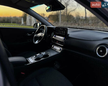 Серый Хендай Kona Electric, объемом двигателя 0 л и пробегом 80 тыс. км за 20700 $, фото 62 на Automoto.ua