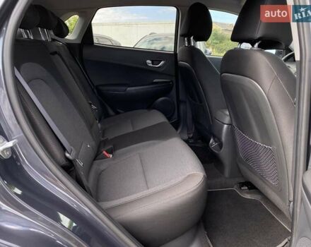 Серый Хендай Kona Electric, объемом двигателя 0 л и пробегом 115 тыс. км за 20600 $, фото 68 на Automoto.ua