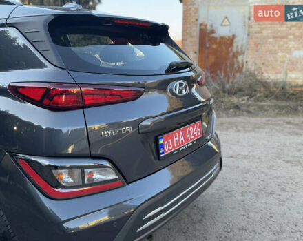 Серый Хендай Kona Electric, объемом двигателя 0 л и пробегом 55 тыс. км за 15999 $, фото 61 на Automoto.ua