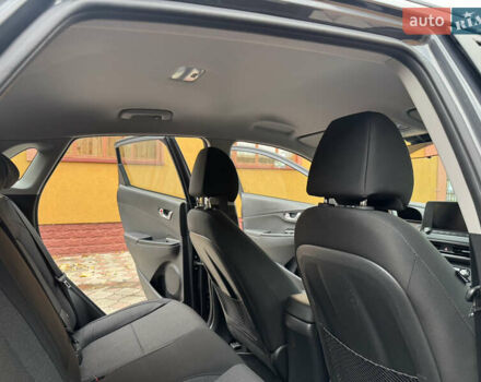 Сірий Хендай Kona Electric, об'ємом двигуна 0 л та пробігом 112 тис. км за 18999 $, фото 17 на Automoto.ua