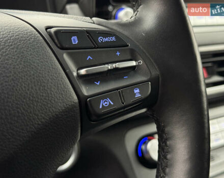 Серый Хендай Kona Electric, объемом двигателя 0 л и пробегом 50 тыс. км за 18500 $, фото 52 на Automoto.ua