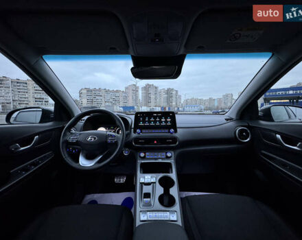 Сірий Хендай Kona Electric, об'ємом двигуна 0 л та пробігом 55 тис. км за 18500 $, фото 1 на Automoto.ua