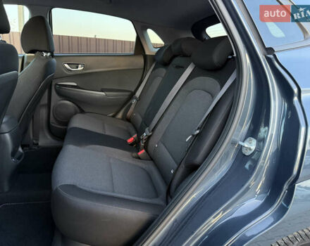 Сірий Хендай Kona Electric, об'ємом двигуна 0 л та пробігом 41 тис. км за 18650 $, фото 28 на Automoto.ua