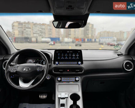 Серый Хендай Kona Electric, объемом двигателя 0 л и пробегом 50 тыс. км за 18500 $, фото 32 на Automoto.ua