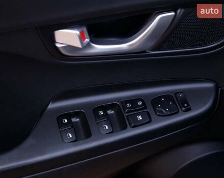 Серый Хендай Kona Electric, объемом двигателя 0 л и пробегом 46 тыс. км за 17950 $, фото 39 на Automoto.ua