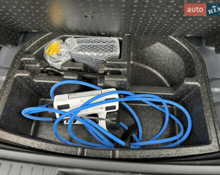 Серый Хендай Kona Electric, объемом двигателя 0 л и пробегом 50 тыс. км за 18500 $, фото 51 на Automoto.ua