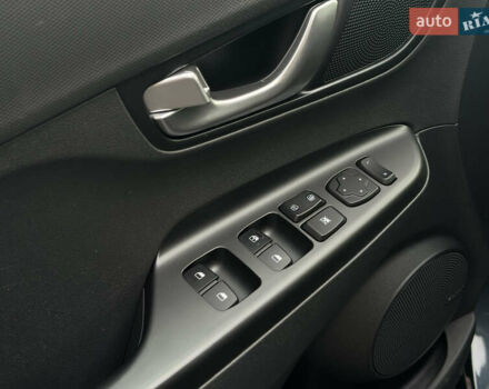 Сірий Хендай Kona Electric, об'ємом двигуна 0 л та пробігом 48 тис. км за 17500 $, фото 24 на Automoto.ua