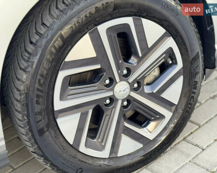 Серый Хендай Kona Electric, объемом двигателя 0 л и пробегом 80 тыс. км за 20700 $, фото 12 на Automoto.ua