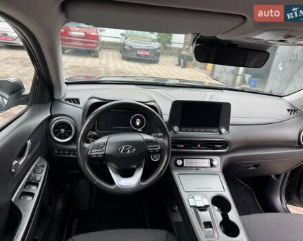 Сірий Хендай Kona Electric, об'ємом двигуна 0 л та пробігом 112 тис. км за 18999 $, фото 26 на Automoto.ua