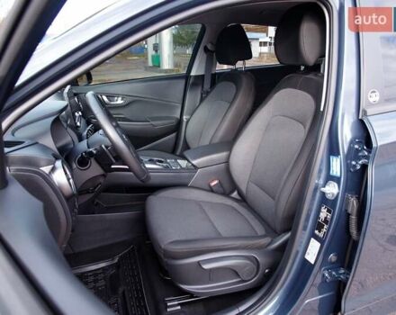 Серый Хендай Kona Electric, объемом двигателя 0 л и пробегом 46 тыс. км за 17950 $, фото 54 на Automoto.ua