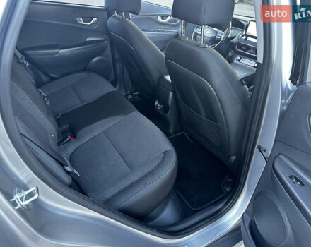 Серый Хендай Kona Electric, объемом двигателя 0 л и пробегом 55 тыс. км за 22000 $, фото 26 на Automoto.ua