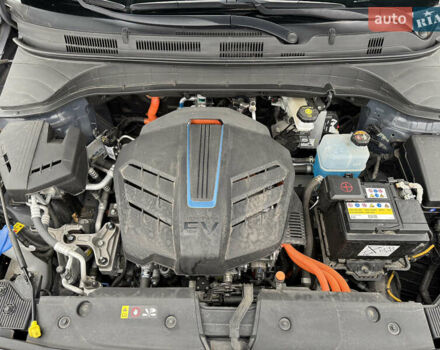 Серый Хендай Kona Electric, объемом двигателя 0 л и пробегом 50 тыс. км за 18500 $, фото 7 на Automoto.ua