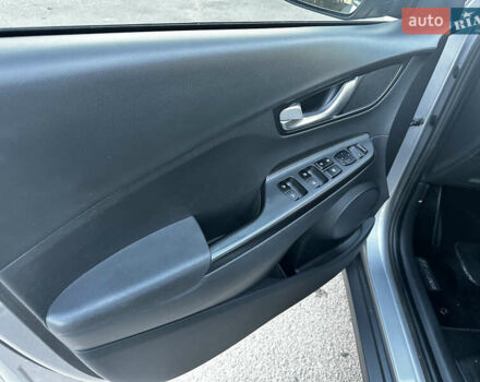 Серый Хендай Kona Electric, объемом двигателя 0 л и пробегом 55 тыс. км за 22000 $, фото 16 на Automoto.ua