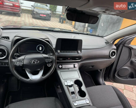 Серый Хендай Kona Electric, объемом двигателя 0 л и пробегом 112 тыс. км за 18999 $, фото 28 на Automoto.ua