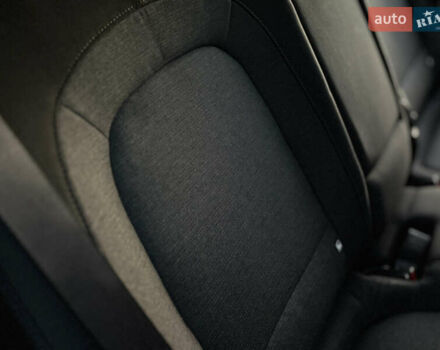 Серый Хендай Kona Electric, объемом двигателя 0 л и пробегом 80 тыс. км за 20700 $, фото 77 на Automoto.ua