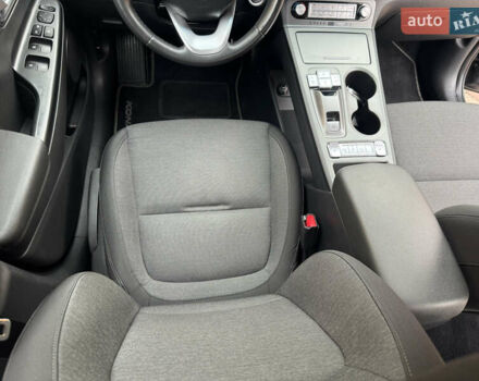 Серый Хендай Kona Electric, объемом двигателя 0 л и пробегом 112 тыс. км за 18999 $, фото 27 на Automoto.ua