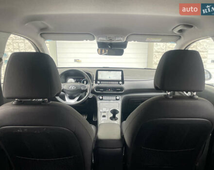 Серый Хендай Kona Electric, объемом двигателя 0 л и пробегом 57 тыс. км за 16790 $, фото 25 на Automoto.ua