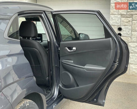 Серый Хендай Kona Electric, объемом двигателя 0 л и пробегом 57 тыс. км за 16790 $, фото 16 на Automoto.ua