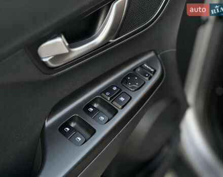 Серый Хендай Kona Electric, объемом двигателя 0 л и пробегом 80 тыс. км за 20700 $, фото 41 на Automoto.ua