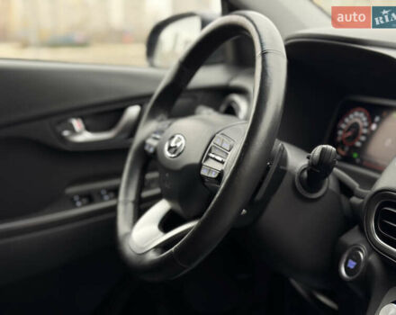 Серый Хендай Kona Electric, объемом двигателя 0 л и пробегом 50 тыс. км за 18500 $, фото 43 на Automoto.ua