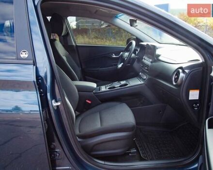 Серый Хендай Kona Electric, объемом двигателя 0 л и пробегом 46 тыс. км за 17950 $, фото 59 на Automoto.ua