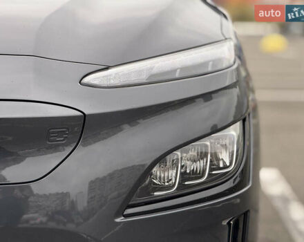 Серый Хендай Kona Electric, объемом двигателя 0 л и пробегом 50 тыс. км за 18500 $, фото 25 на Automoto.ua