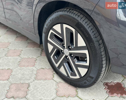 Серый Хендай Kona Electric, объемом двигателя 0 л и пробегом 112 тыс. км за 18999 $, фото 45 на Automoto.ua