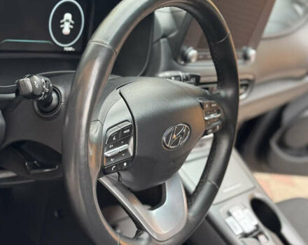 Сірий Хендай Kona Electric, об'ємом двигуна 0 л та пробігом 112 тис. км за 18999 $, фото 24 на Automoto.ua