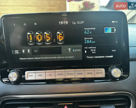 Серый Хендай Kona Electric, объемом двигателя 0 л и пробегом 55 тыс. км за 23500 $, фото 14 на Automoto.ua